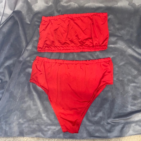 Red Bikini - Picture 1 of 3